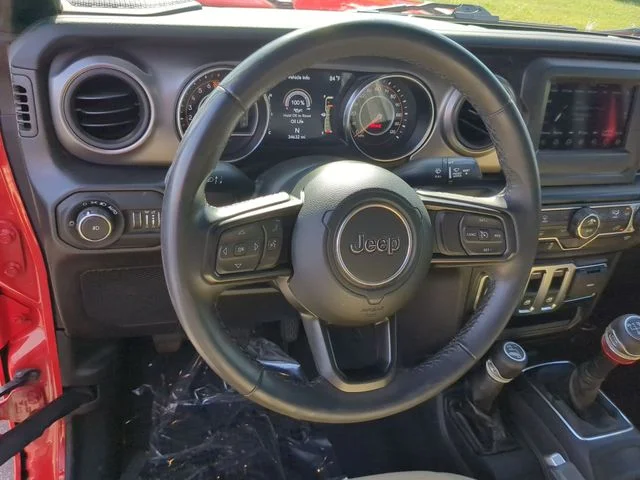 Used 2022 Red Jeep Sport S image 29