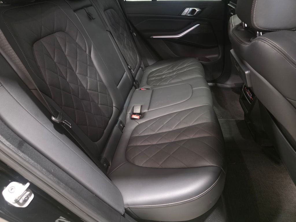 Used 2023 Black BMW xDrive40i image 13