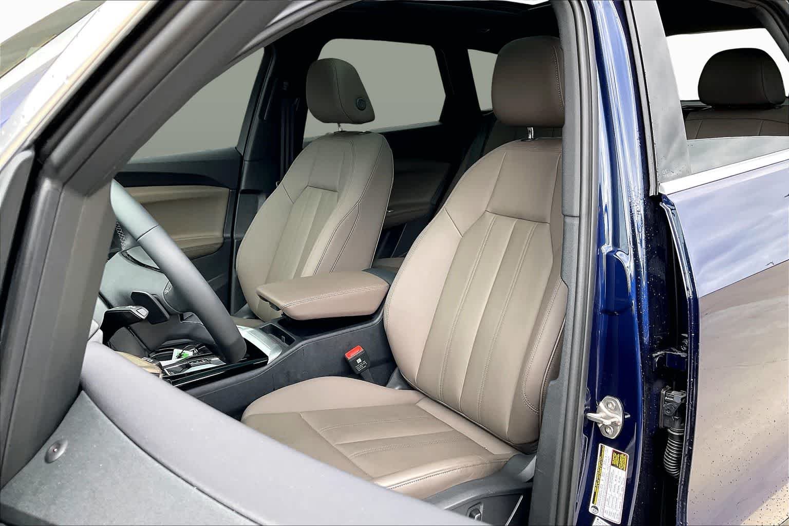 Used 2025 Navarra Blue Metallic Audi Premium image 8