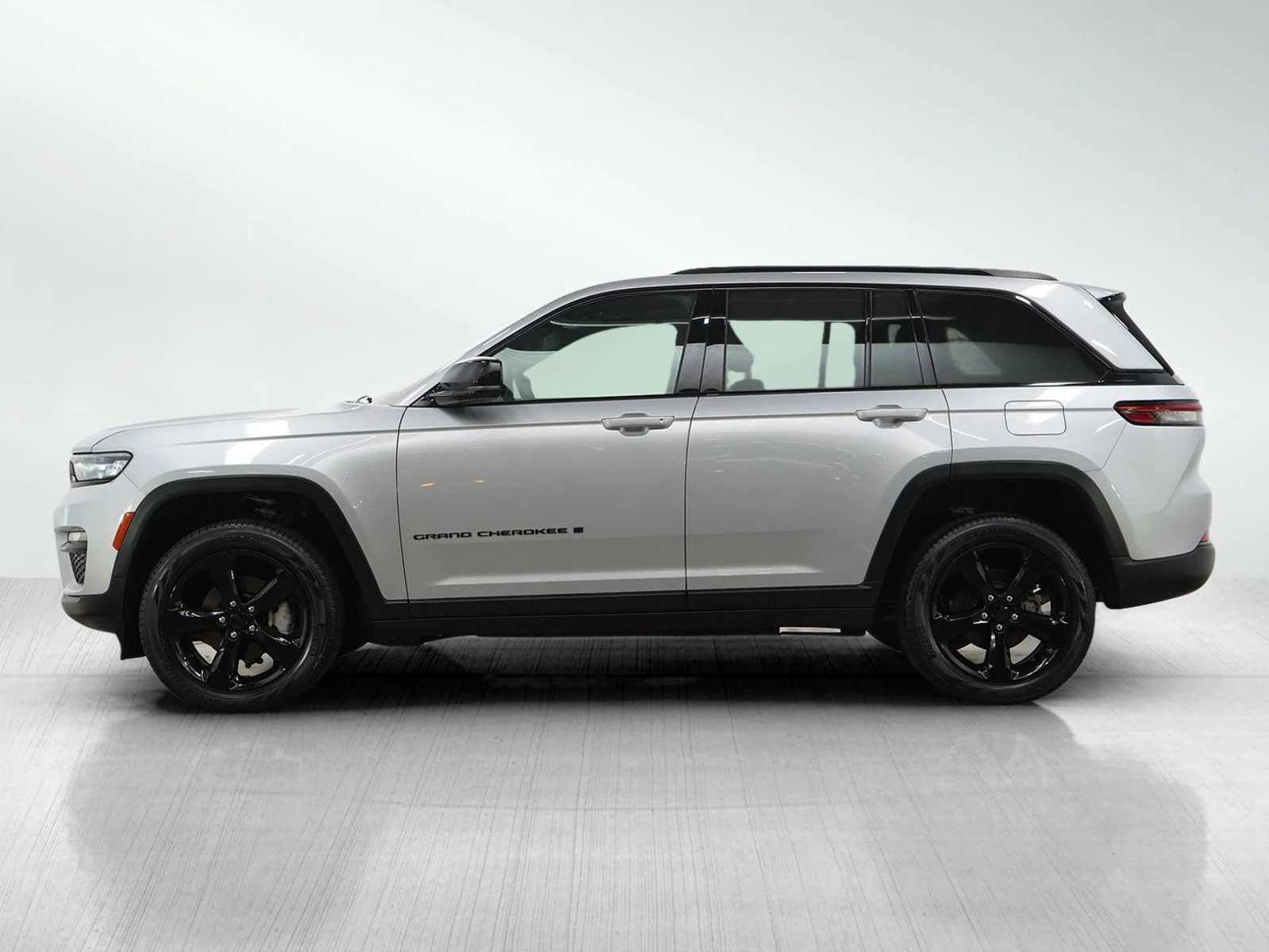 Used 2024 Jeep Grand Cherokee Limited with VIN 1C4RJHBG8R8588628 for sale in Hopkins, Minnesota