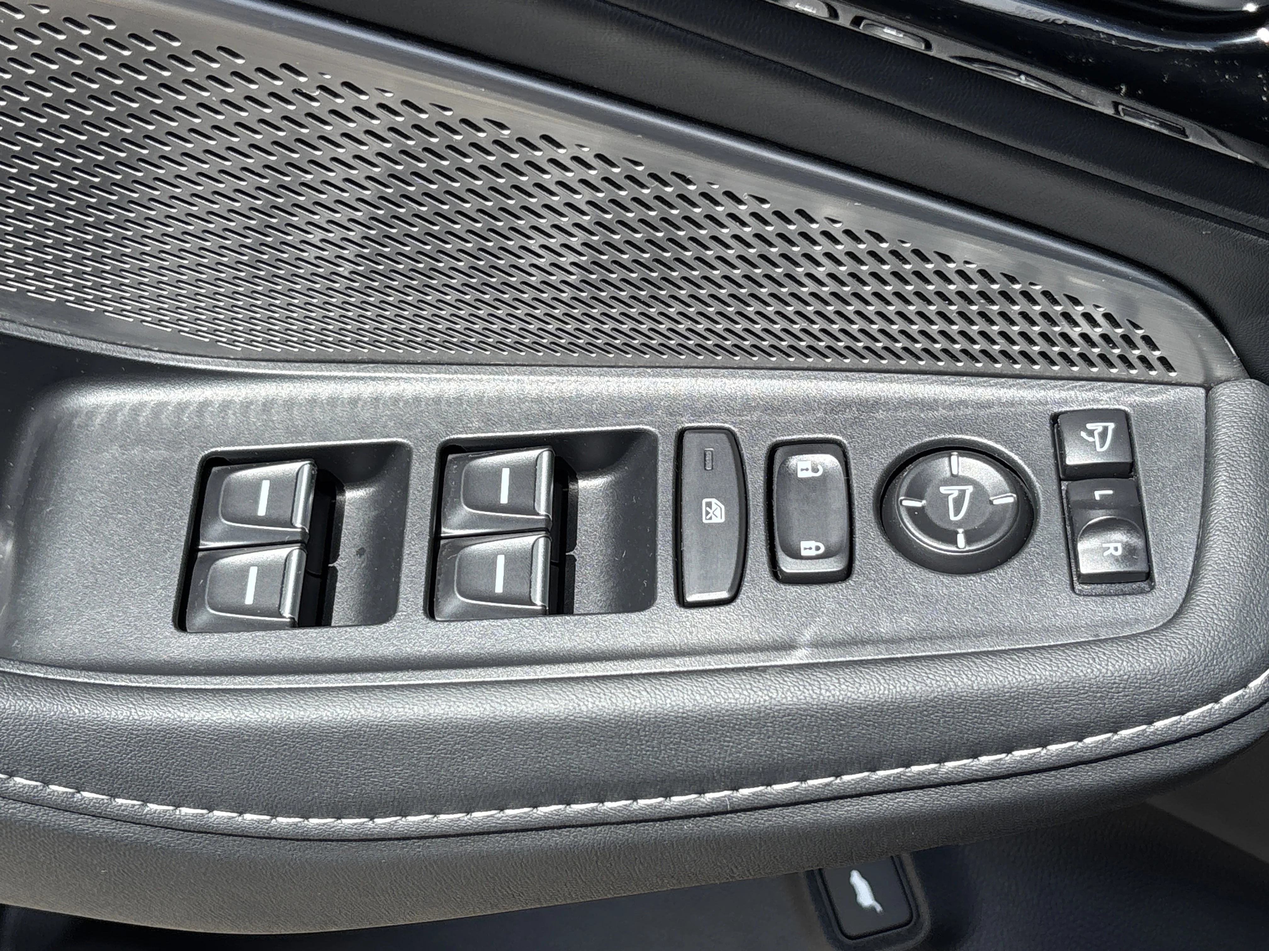 Used 2024 Liquid Carbon Metallic Acura SH-AWD w/Tech Pkg image 23