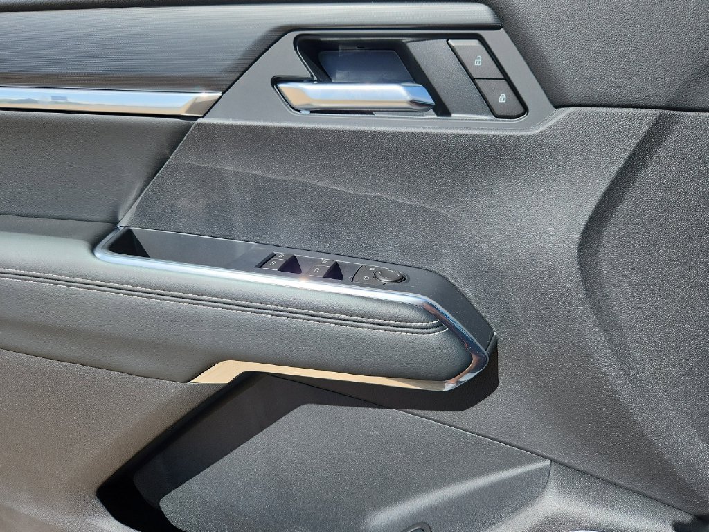 New 2026 Summit White GMC Elevation image 7