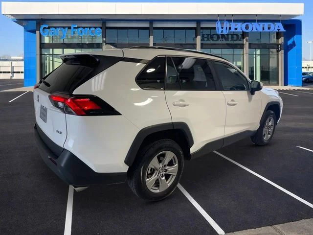 Used 2025 Ice Toyota XLE image 2