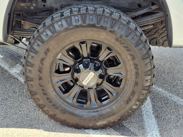 Used 2020 Silver Ford LARIAT image 25