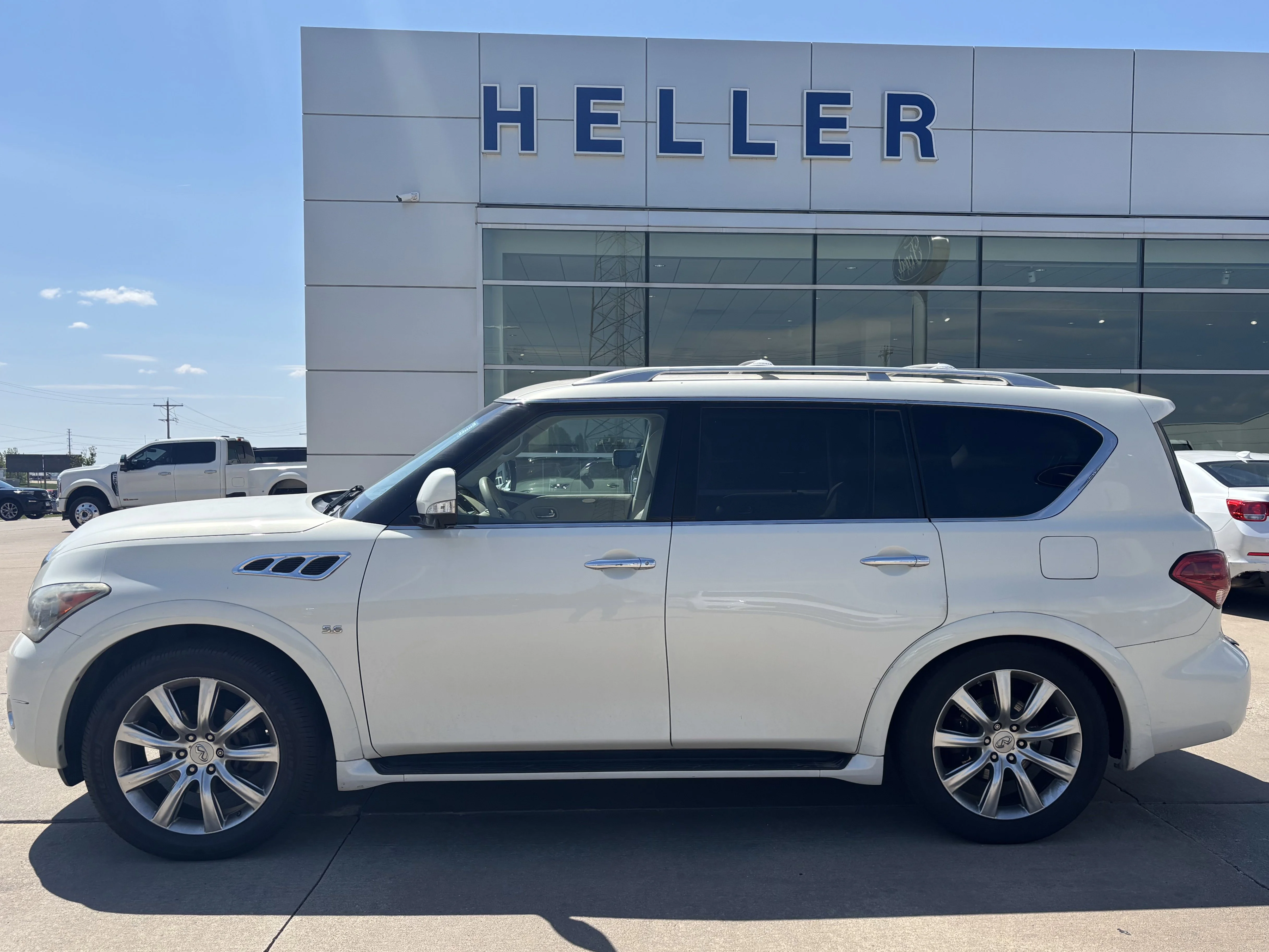 Used 2014 Moonlight White INFINITI Base image 3