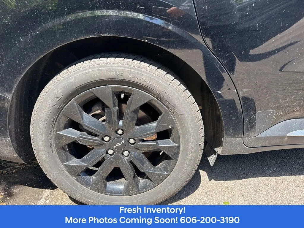Used 2022 Black Kia SX image 5