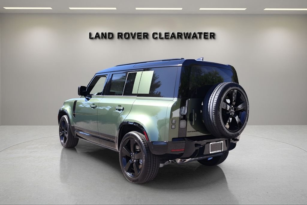 New 2026 Woolstone Green Land Rover X-Dynamic SE image 3