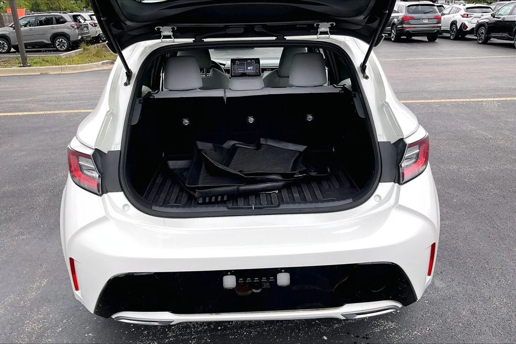 Used 2019 White Toyota SE image 31