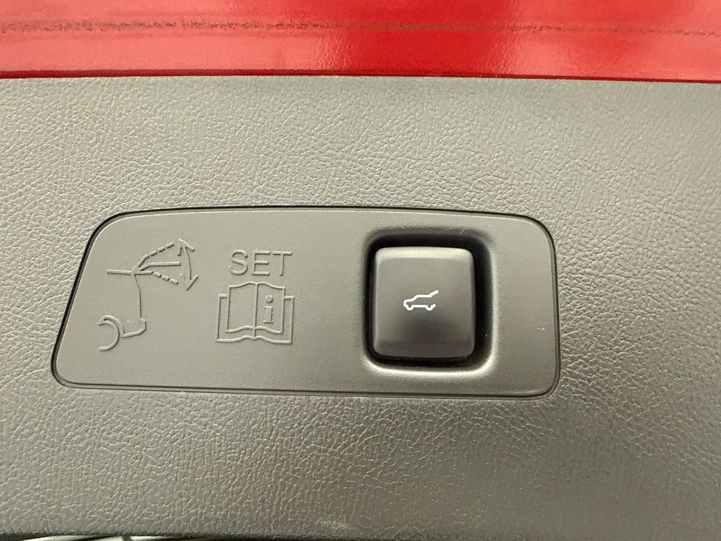 Used 2022 Red Lincoln Standard image 12