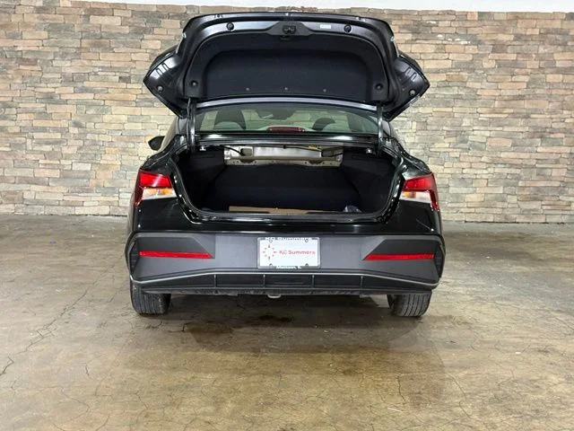New 2026 Abyss Black Hyundai SE image 7