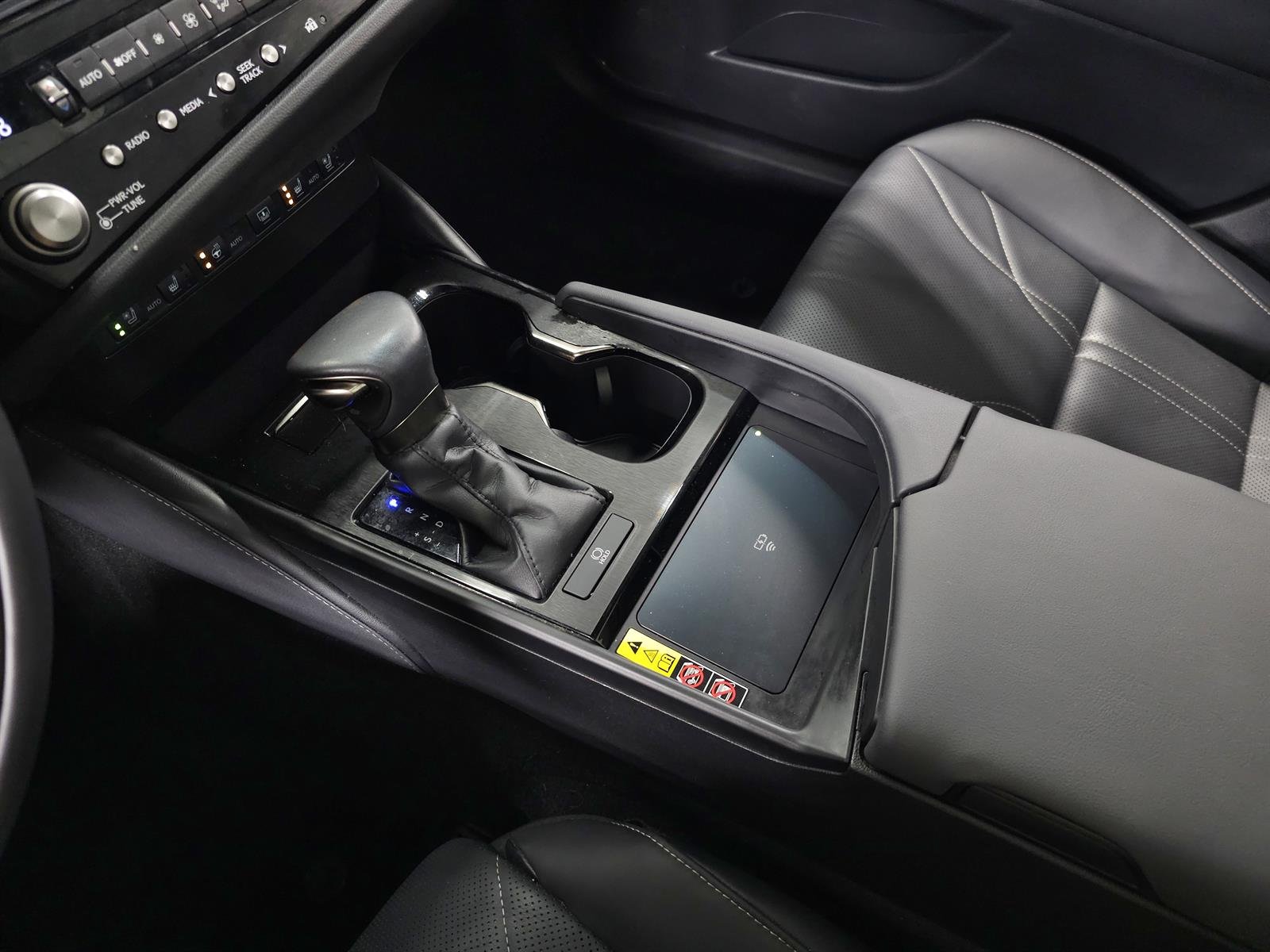 Certified Used 2023 Iridium 1l2 Lexus Luxury image 28