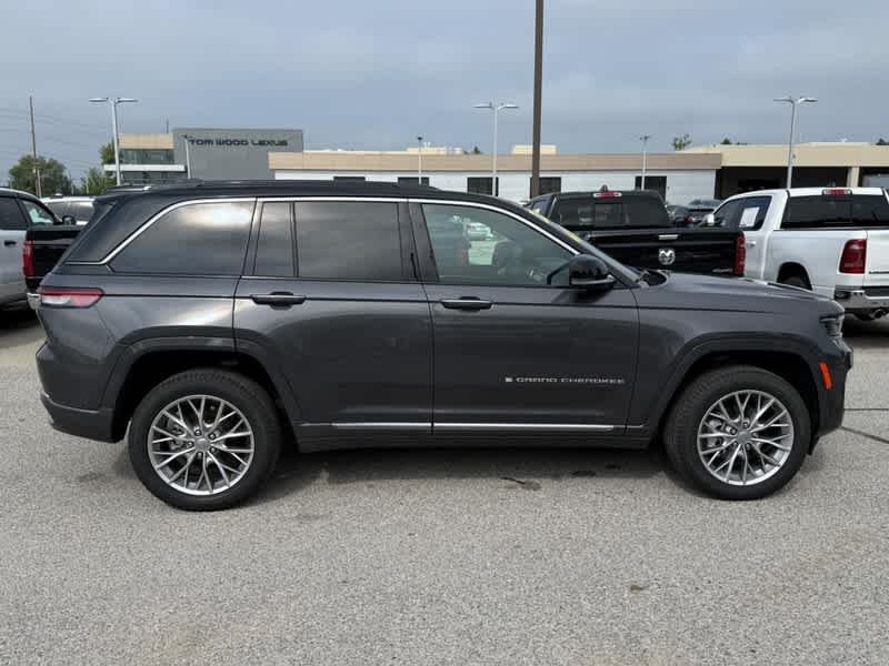 Used 2025 Baltic Gray Metallic Clearcoat Jeep Summit image 2