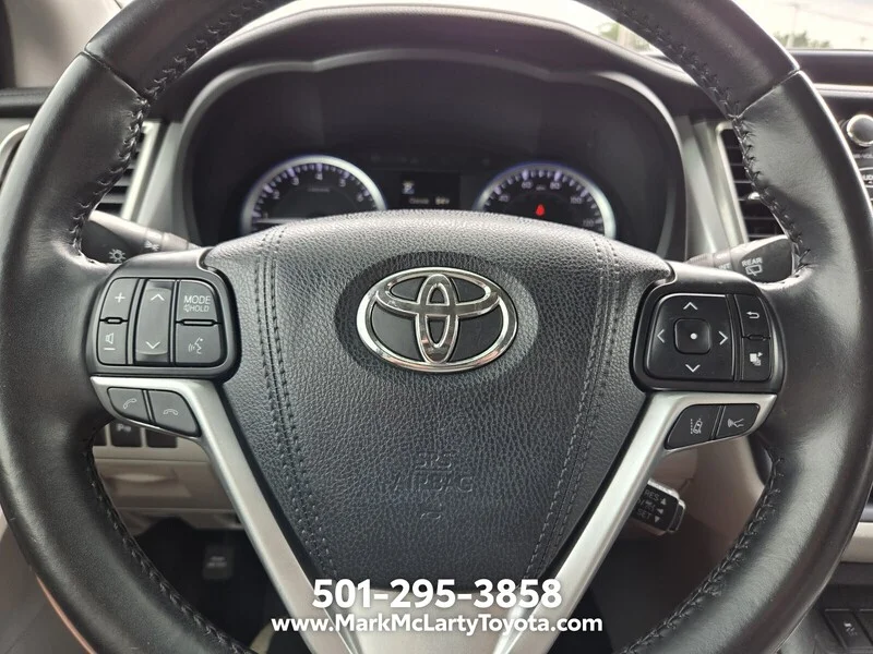 Used 2017 Blizzard Pearl TOYOTA LIMITED V6 FWD image 24