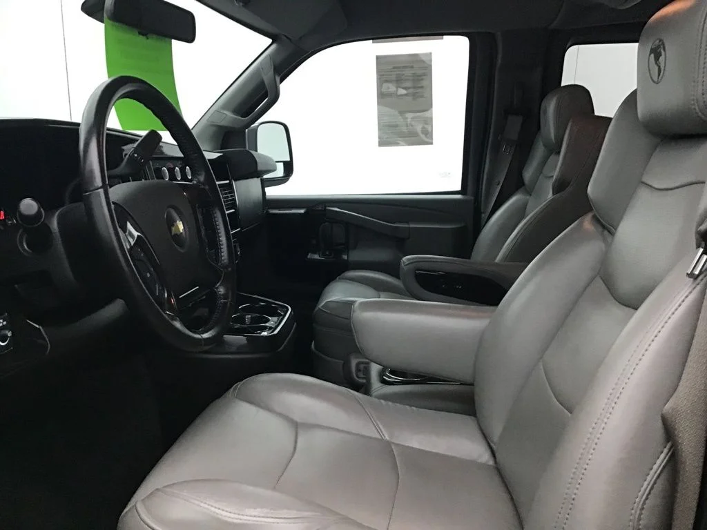Used 2020 Black Chevrolet Explorer Limited SE image 19
