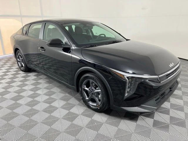 2026 Kia K4 LXS AT's photo