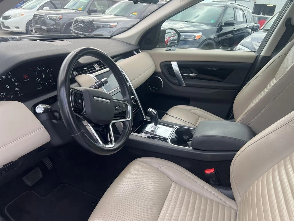 Used 2021 White Land Rover SE image 7