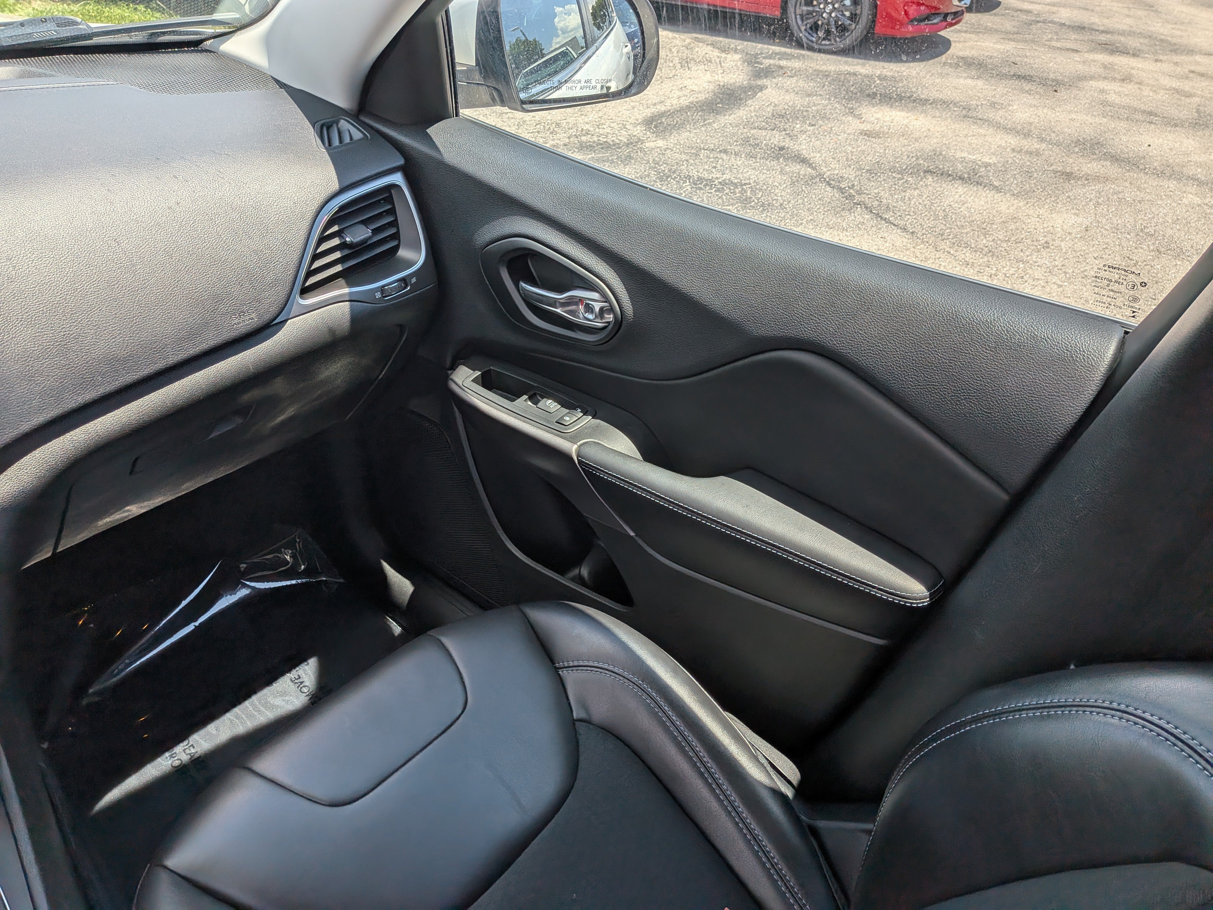2019 Jeep Cherokee Latitude Plus - Photo 19