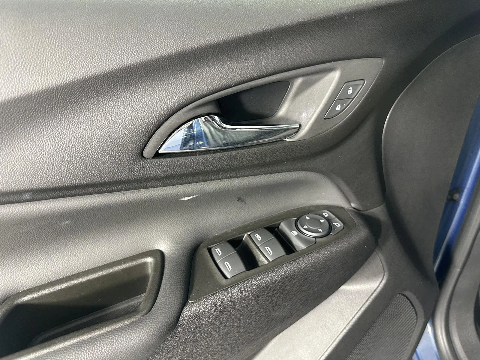 Used 2024 Lakeshore Blue Metallic Chevrolet LT image 9