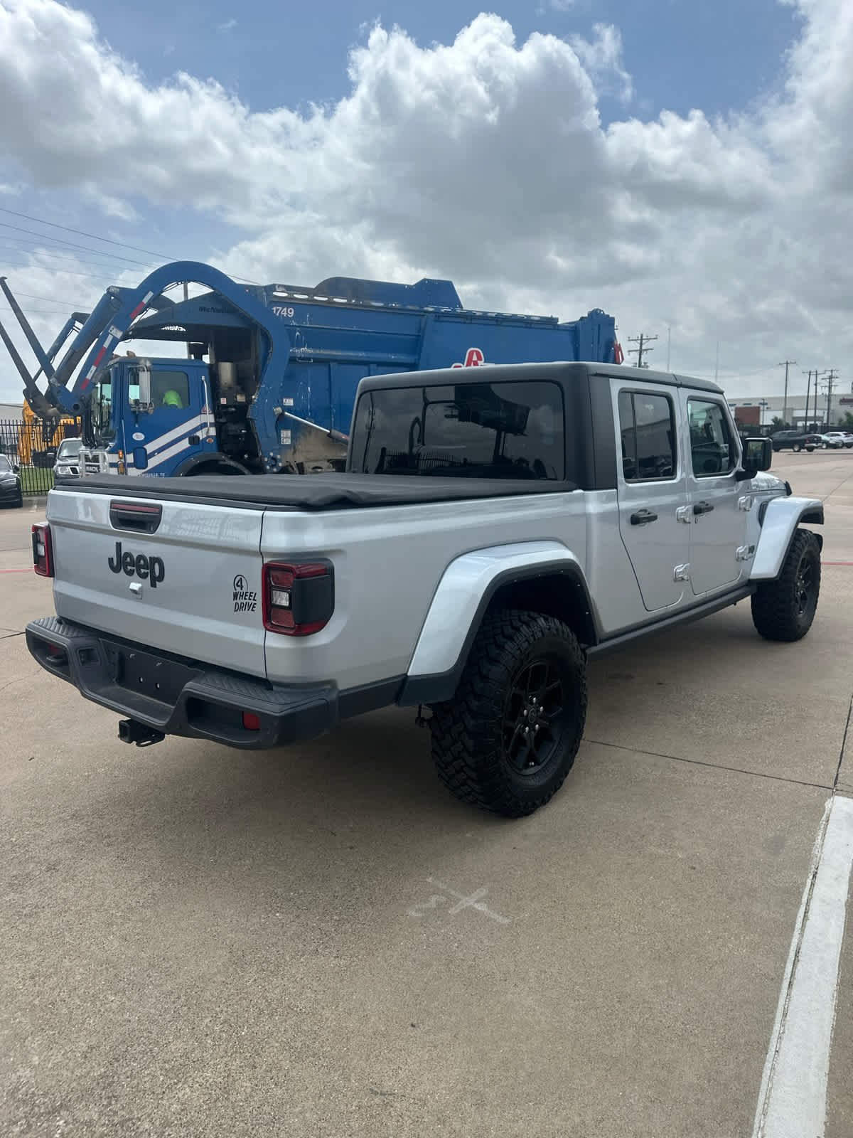 Used 2024 Silver Zynith Clearcoat Jeep Willys image 12