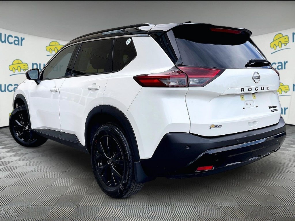 Used 2023 White Nissan SV image 4