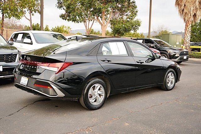 Used 2024 Black Hyundai SE image 6