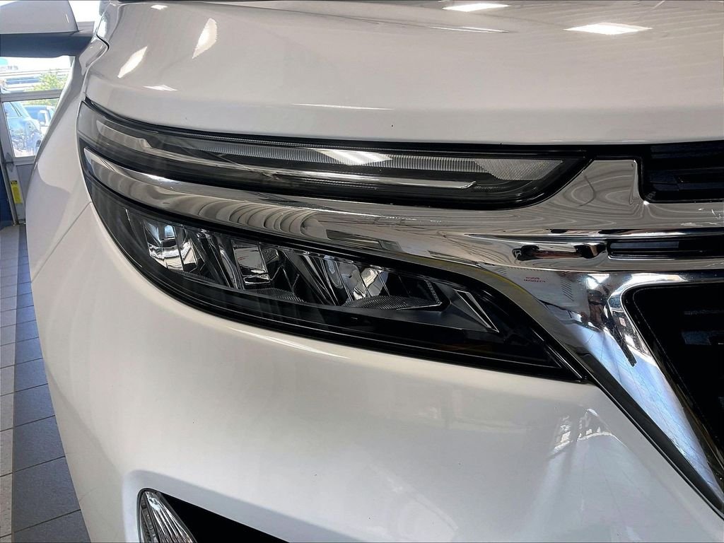 Used 2024 White Chevrolet LT image 33