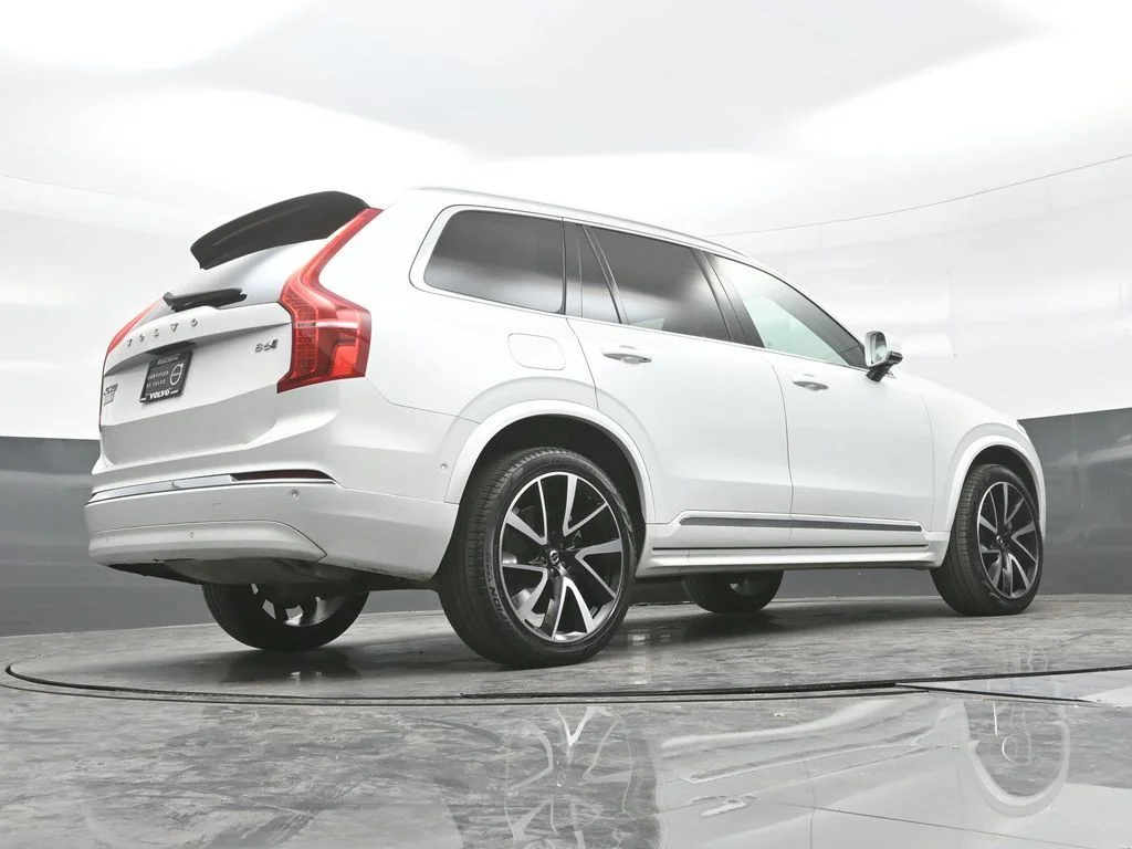 Certified Used 2024 Crystal White Volvo Plus image 28