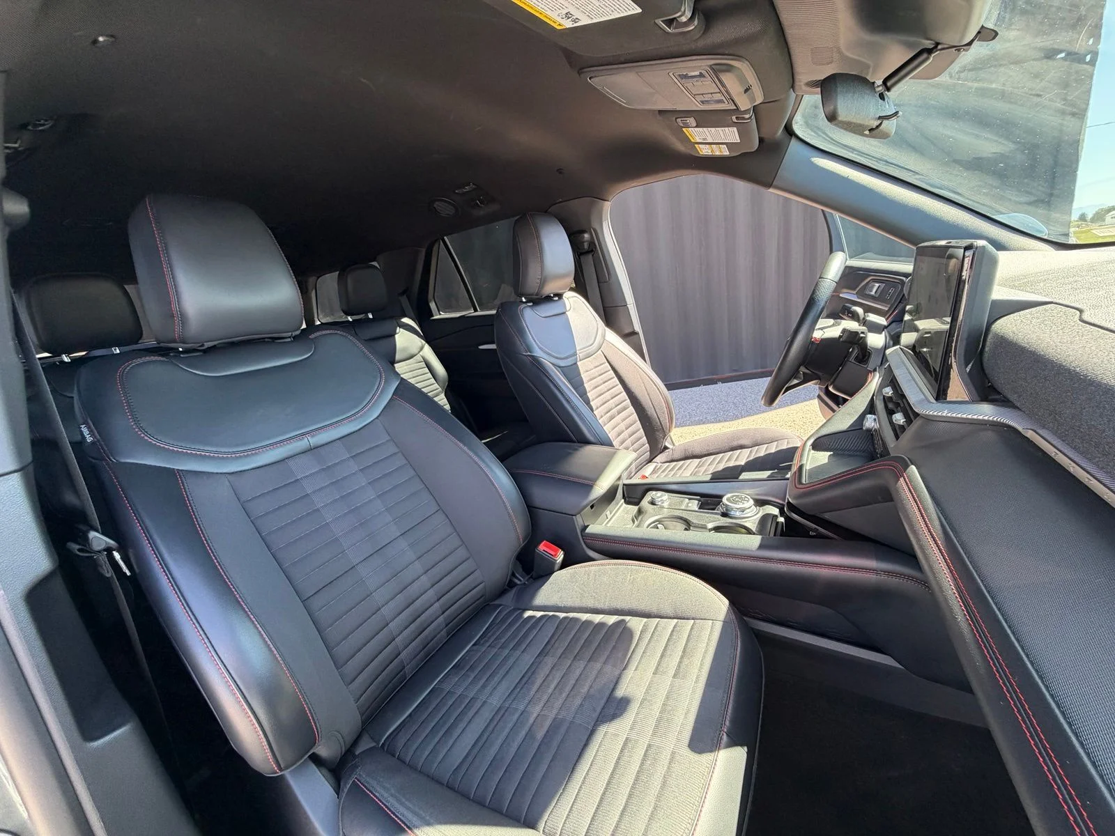 Used 2025 Gray Ford ST-Line image 19