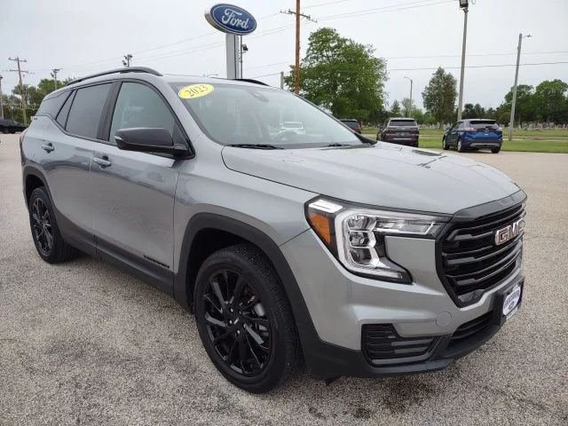 Used 2023 Sterling GMC SLE image 7