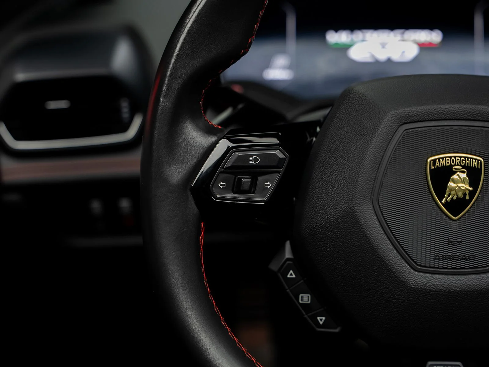 Used 2020 Red Lamborghini Base image 38