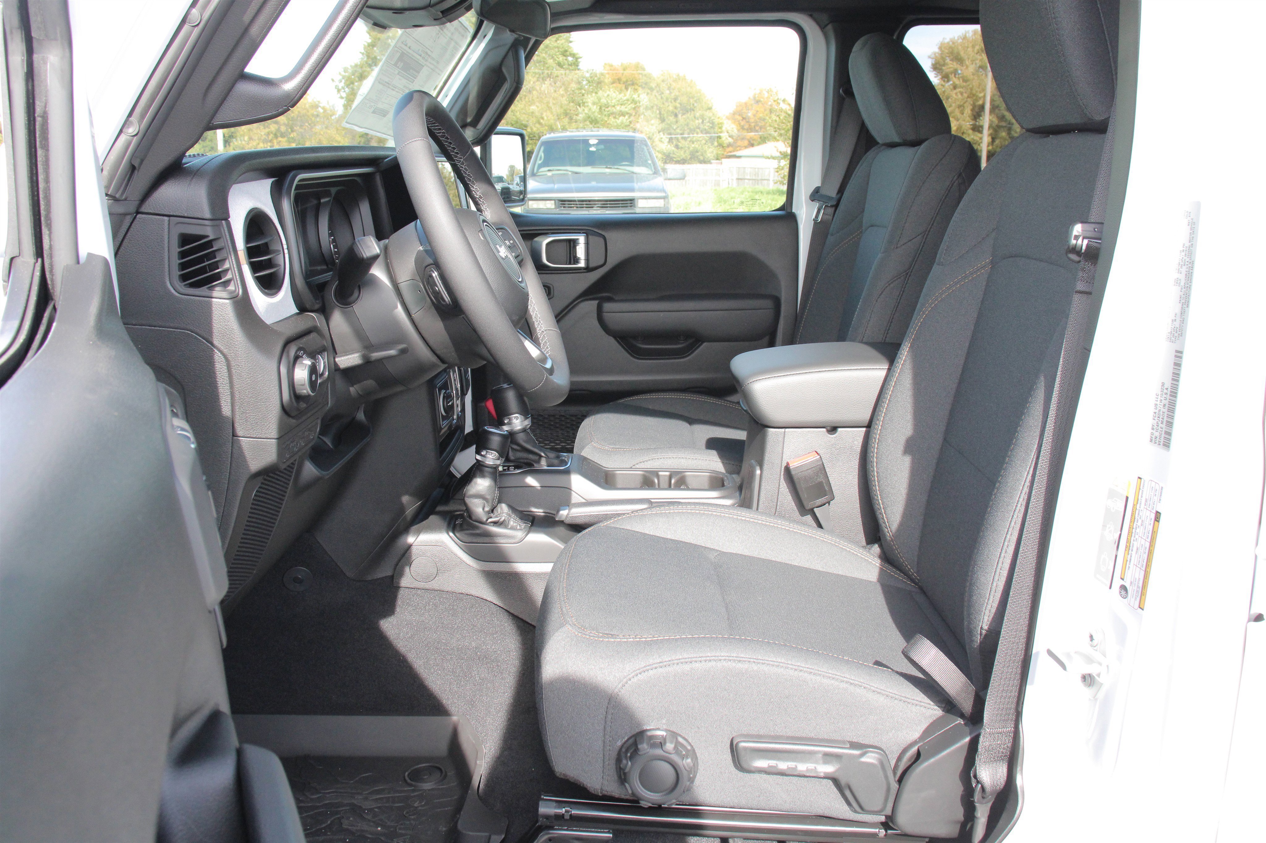 New 2026 Bright White Clear-Coat Exterior Paint Jeep Sport S image 3