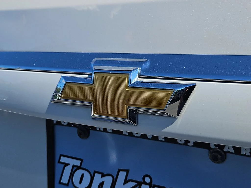 Used 2016 Iridescent Pearl Tricoat Chevrolet LT image 25