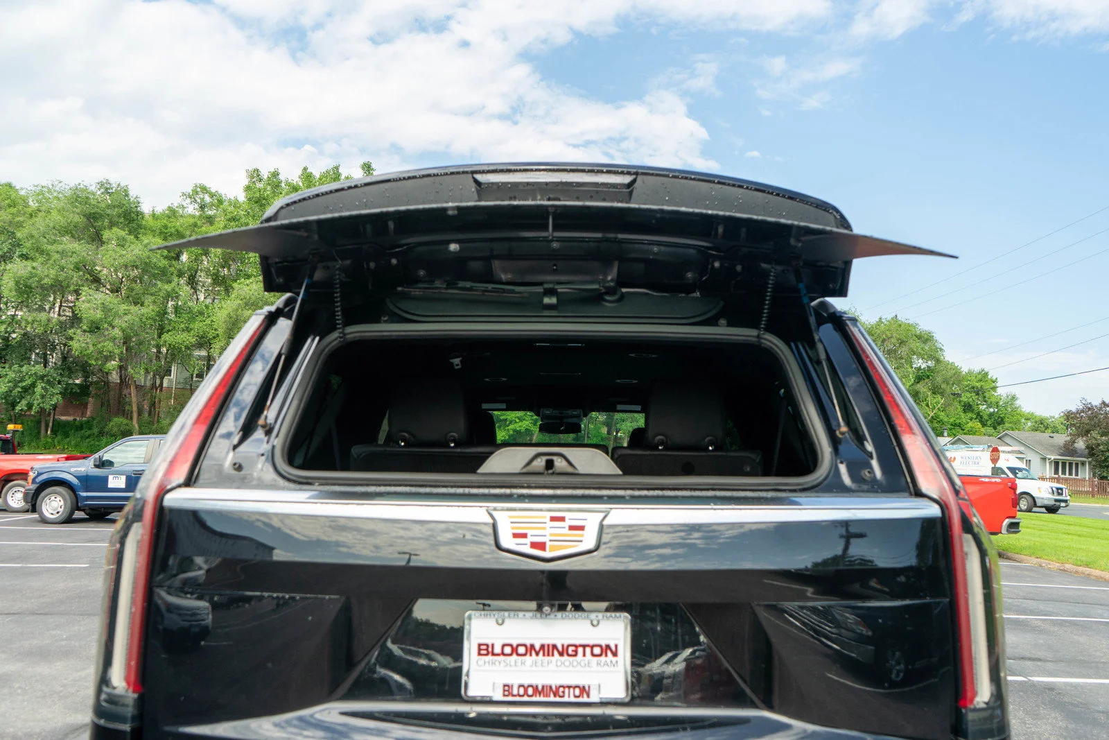 Used 2022 Black Cadillac Luxury image 9