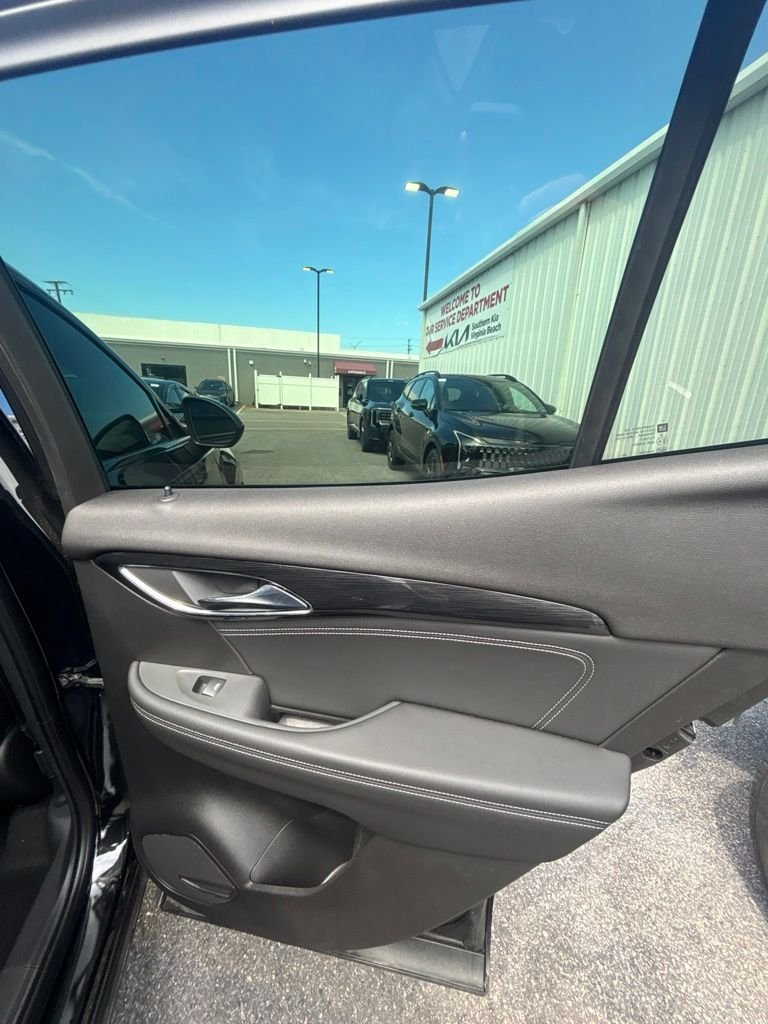 Used 2023 Black Buick Essence image 21