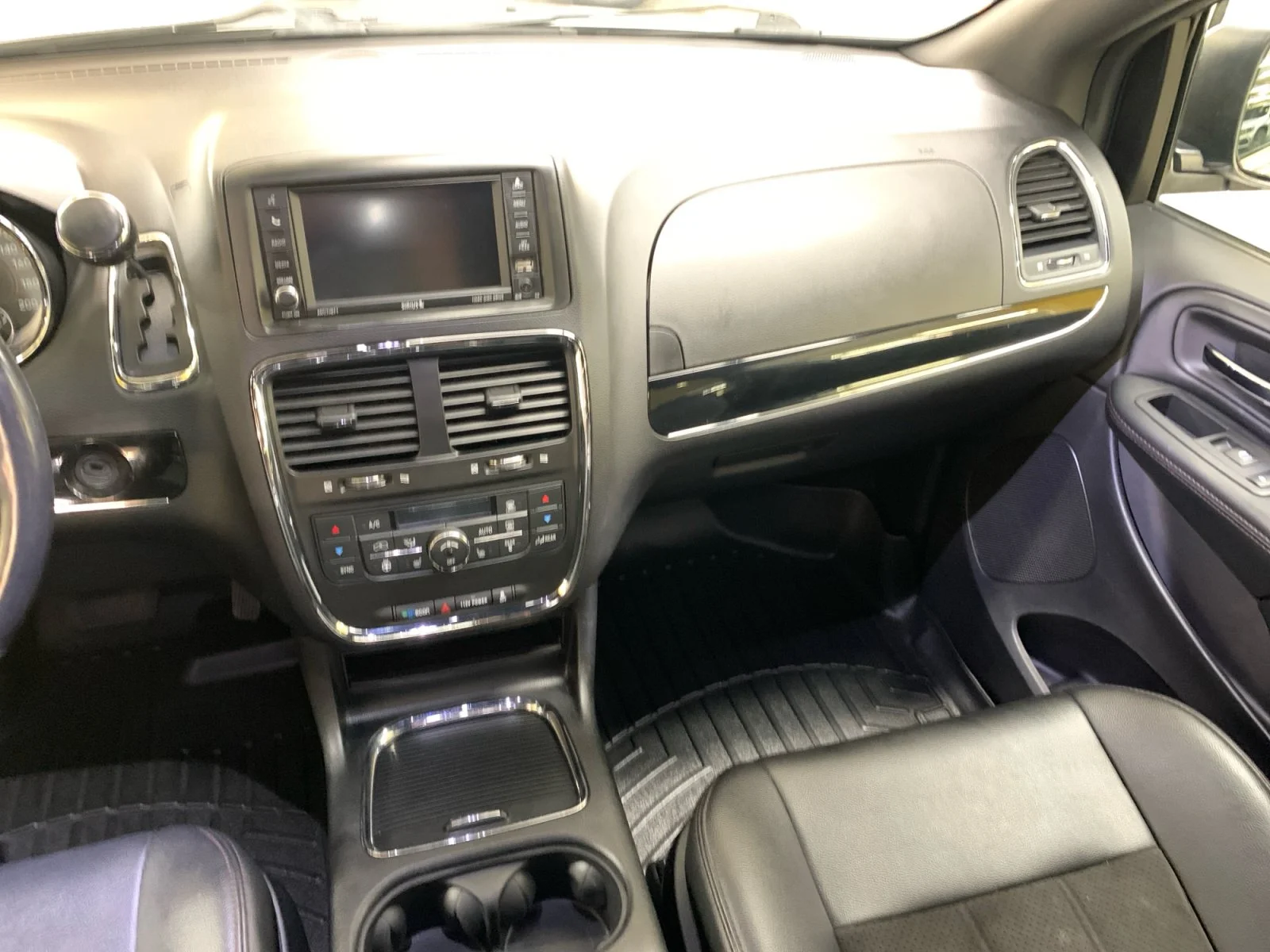 Used 2019 Silver Dodge 35th Anniversary image 12