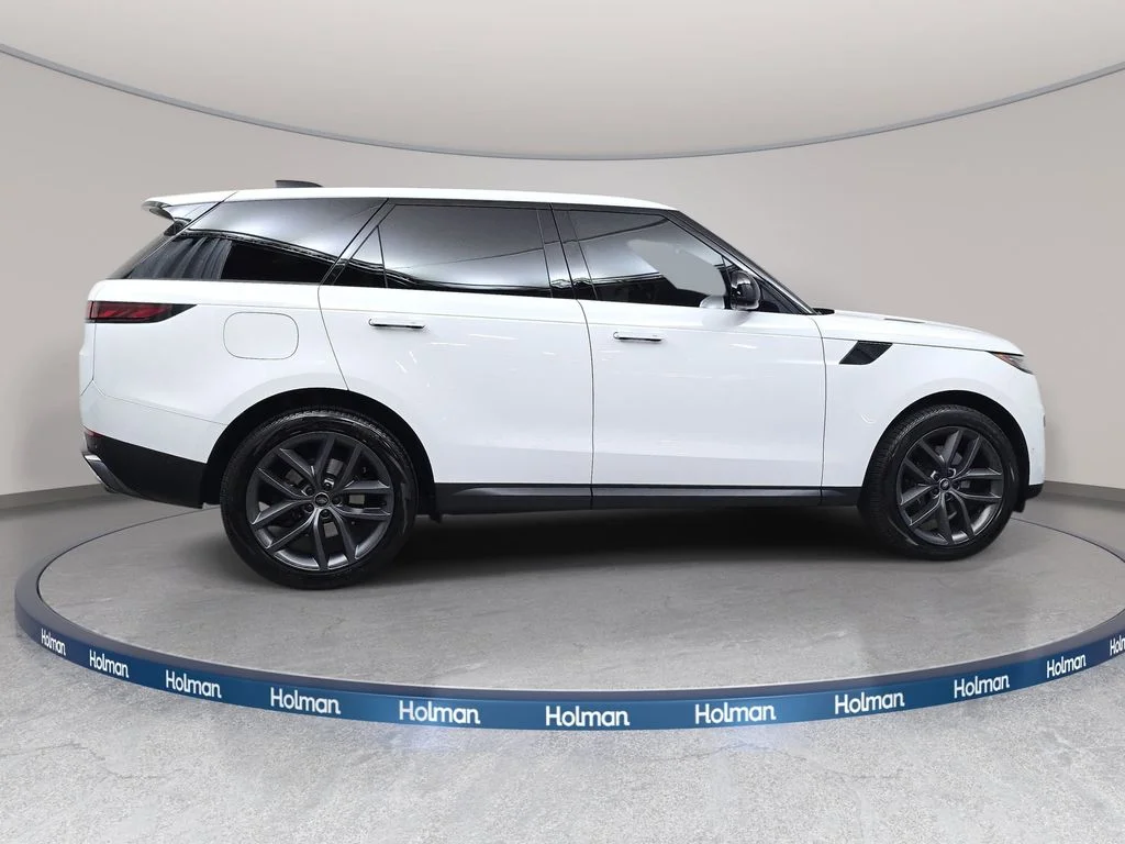 Used 2024  Land Rover SE image 5