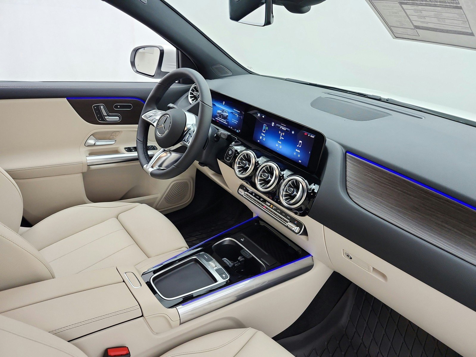 New 2026 Polar White Mercedes-Benz GLA 250 4MATIC® SUV image 13
