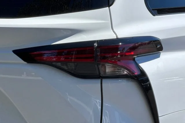 New 2026 Ice Cap Toyota  XSE image 32