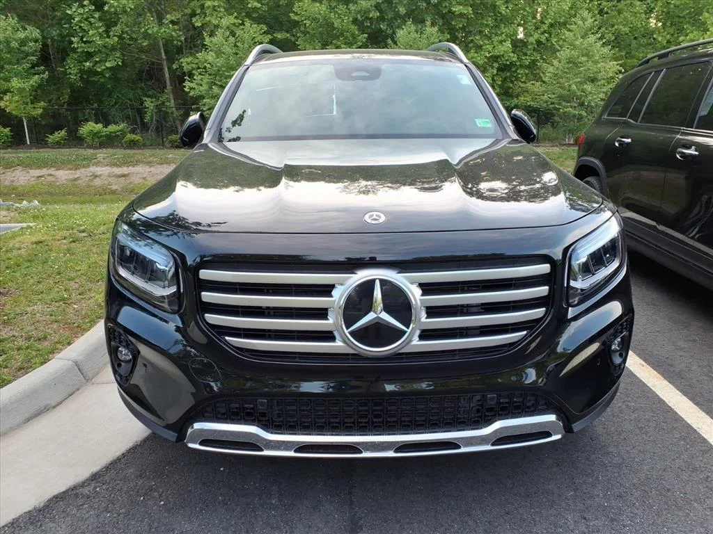 New 2025 Night Black Mercedes-Benz GLB 250 image 30