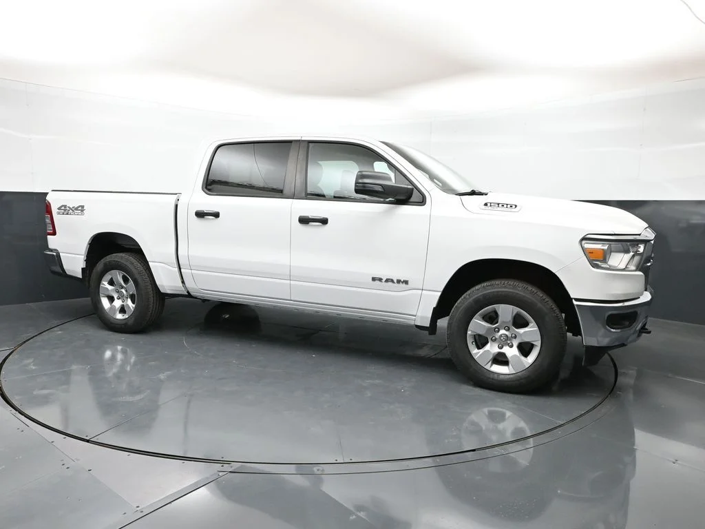 2023 RAM 1500 Big Horn/Lone Star 4x4 Crew Cab 5'7's photo
