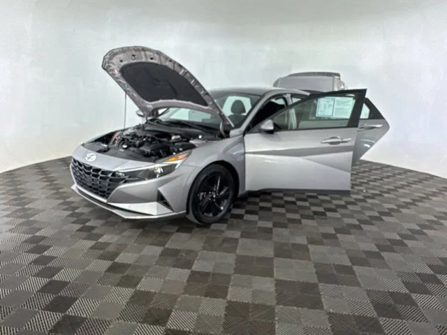 Used 2023 Silver Hyundai SEL image 11