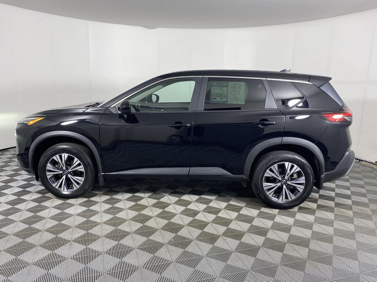 Used 2023 Super Black Nissan SV image 4