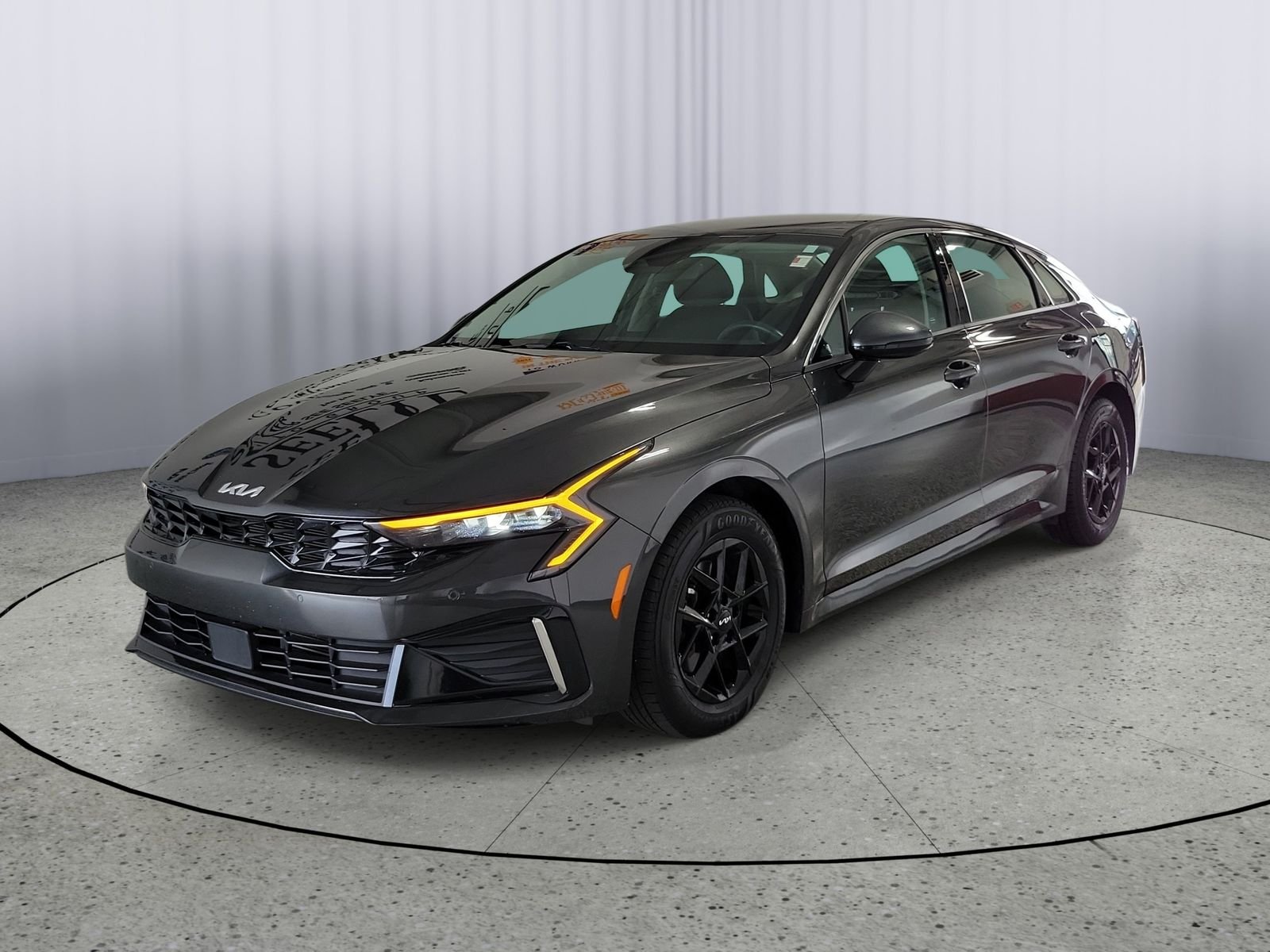 Used 2025 Gray Kia LXS image 4