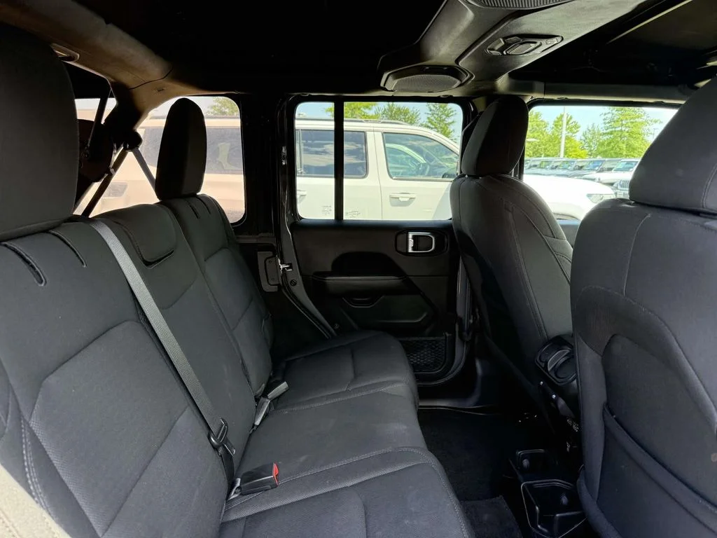 Used 2021 Gray Jeep Unlimited Sahara image 16