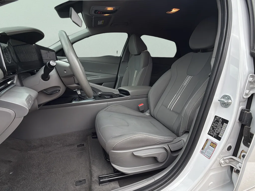 Used 2024 Serenity White Hyundai SEL image 25