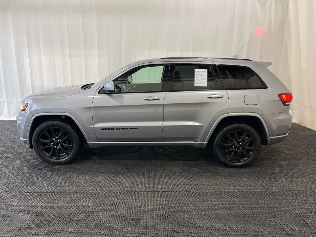 Used 2019 Silver Jeep Altitude image 24