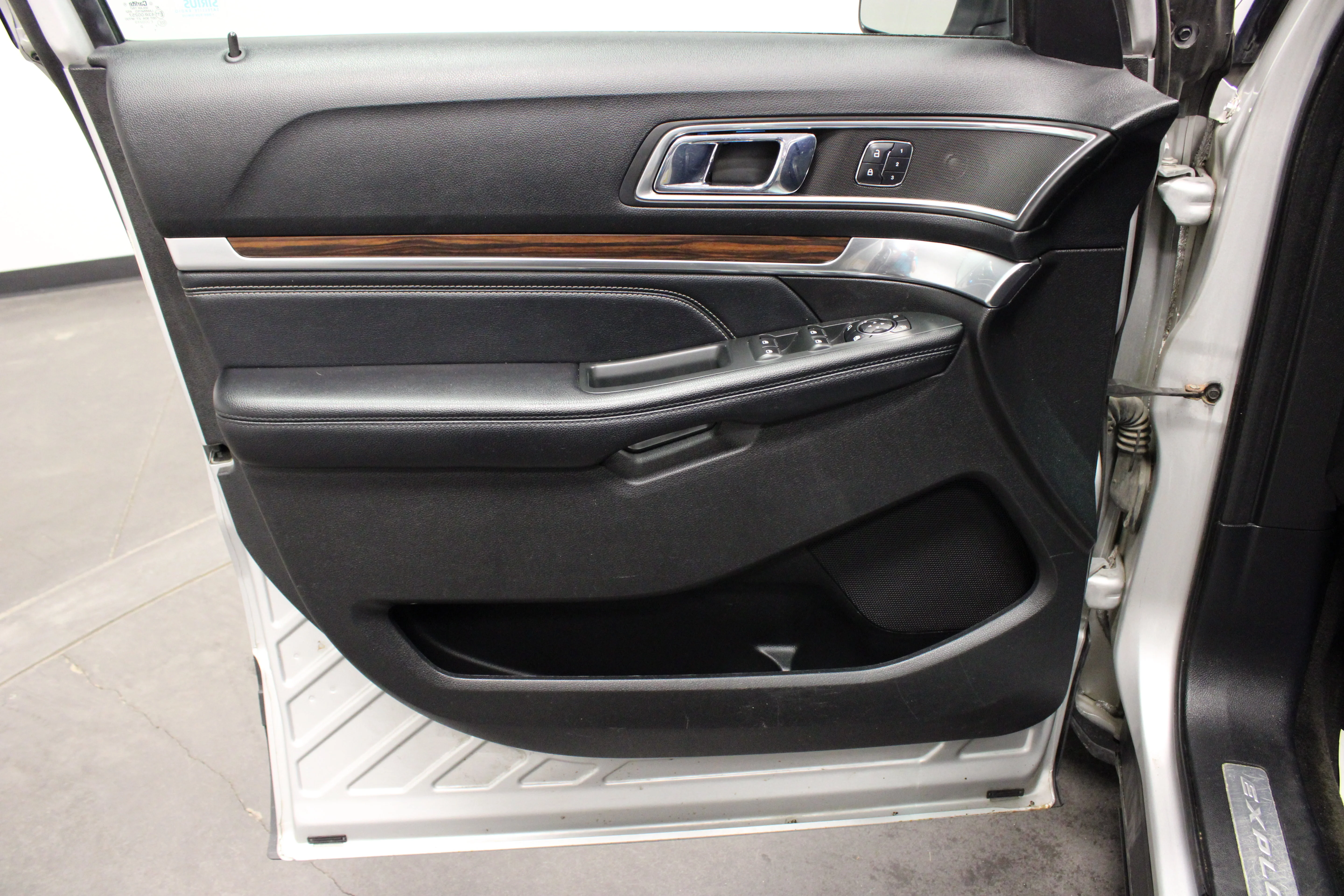 Used 2017 Ingot Silver Ford Limited image 19