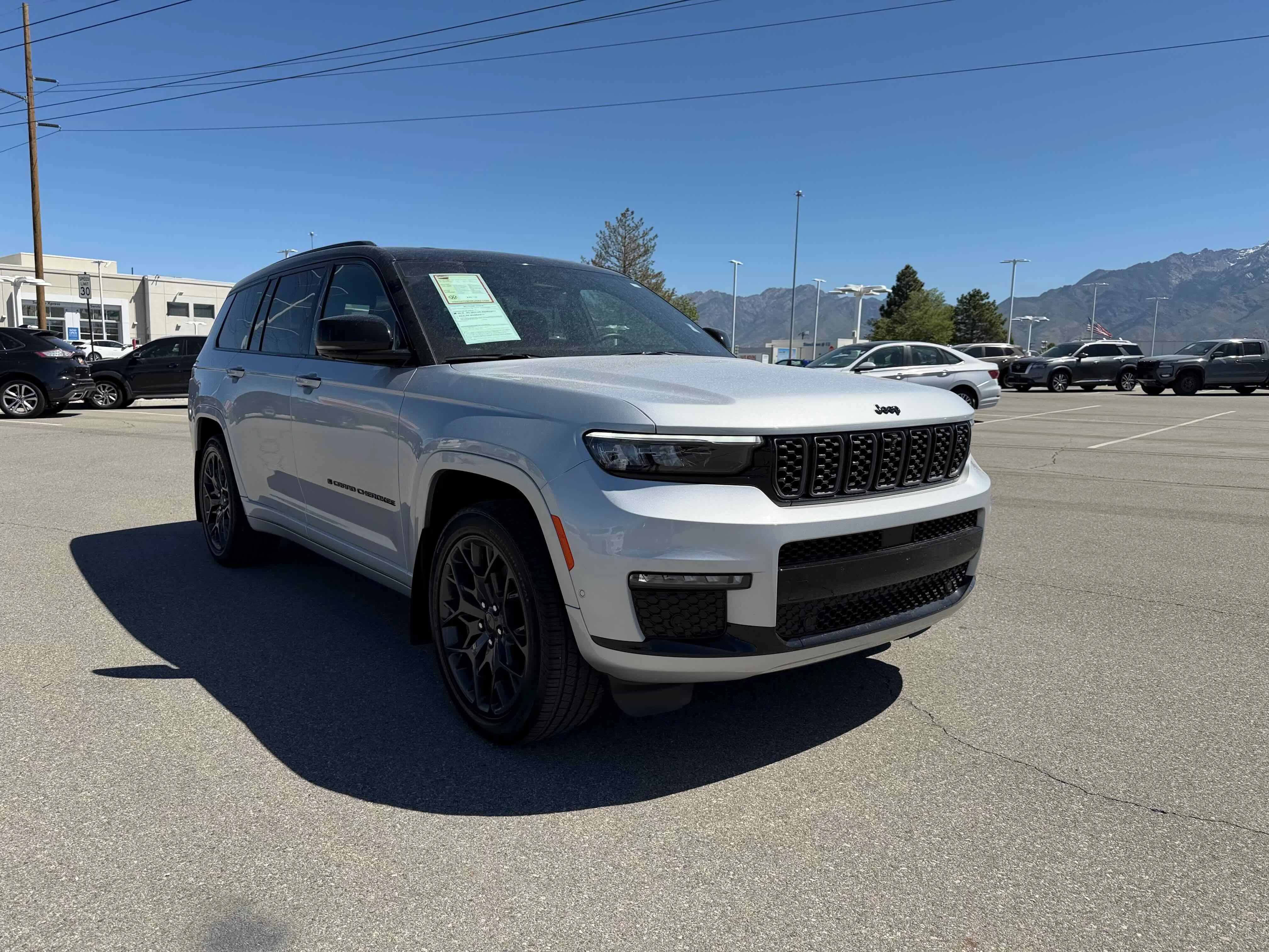 Used 2024 Silver Zynith Jeep Summit Reserve image 9