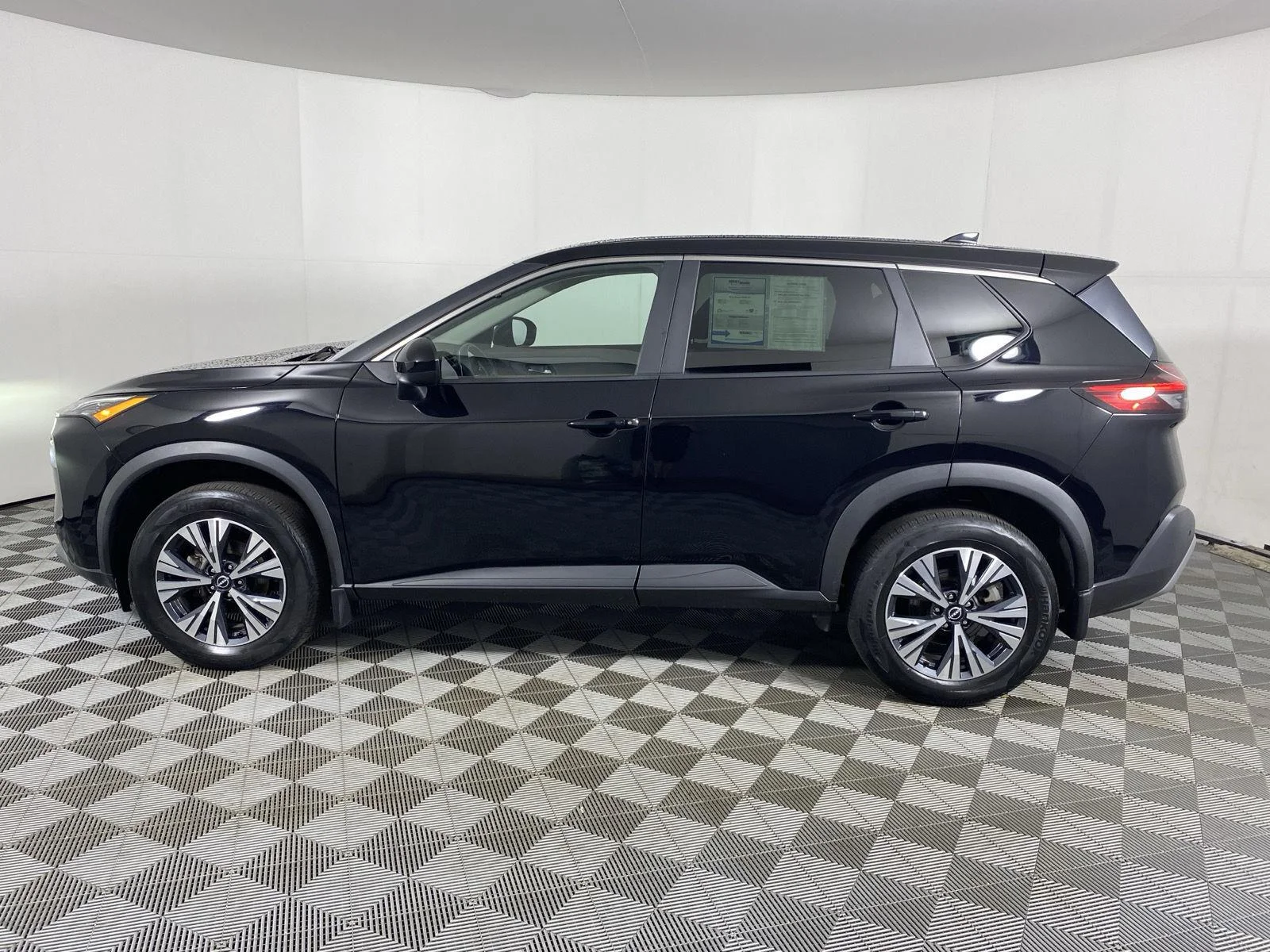 Used 2023 Super Black Nissan SV image 4