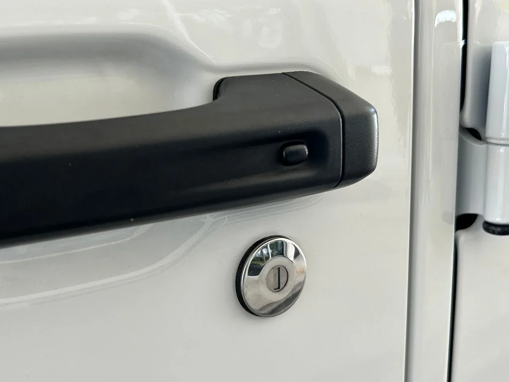 Used 2025 White Jeep Sahara image 17